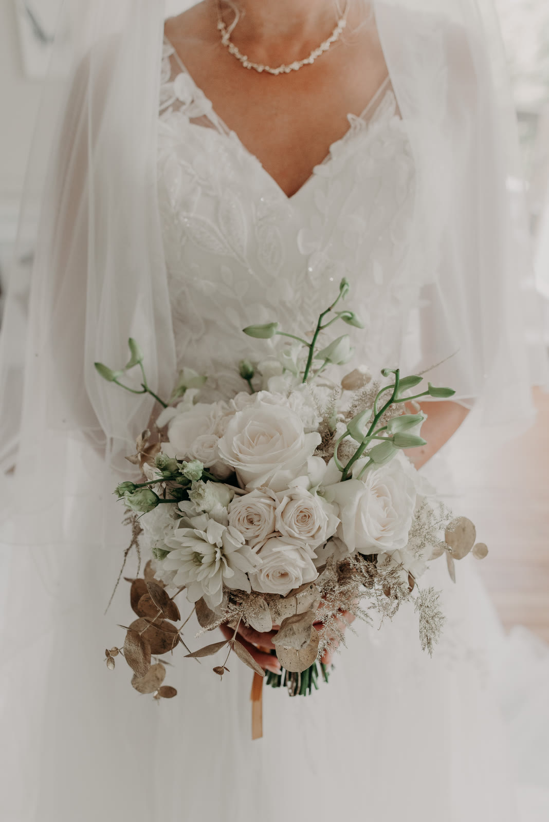 Bouquet de mariée en fleurs blanches